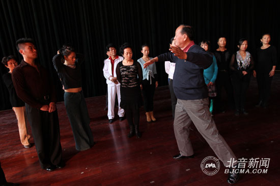 亚洲体育舞蹈联合会考察团来我院进行教学交流