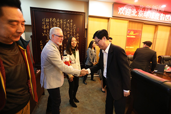 北京环球度假区开园在即 环球主题公园及度假区副总裁Mike Davis先生一行来访北京现代音乐研修学院寻求合作